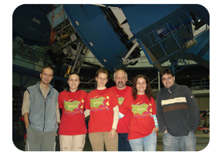 En el telescopio de 3.5 m con 2 miembros del observatorio